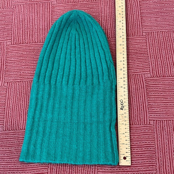 Anthropologie (Maeve) Green Knit hat - Uber soft - Picture 10 of 16